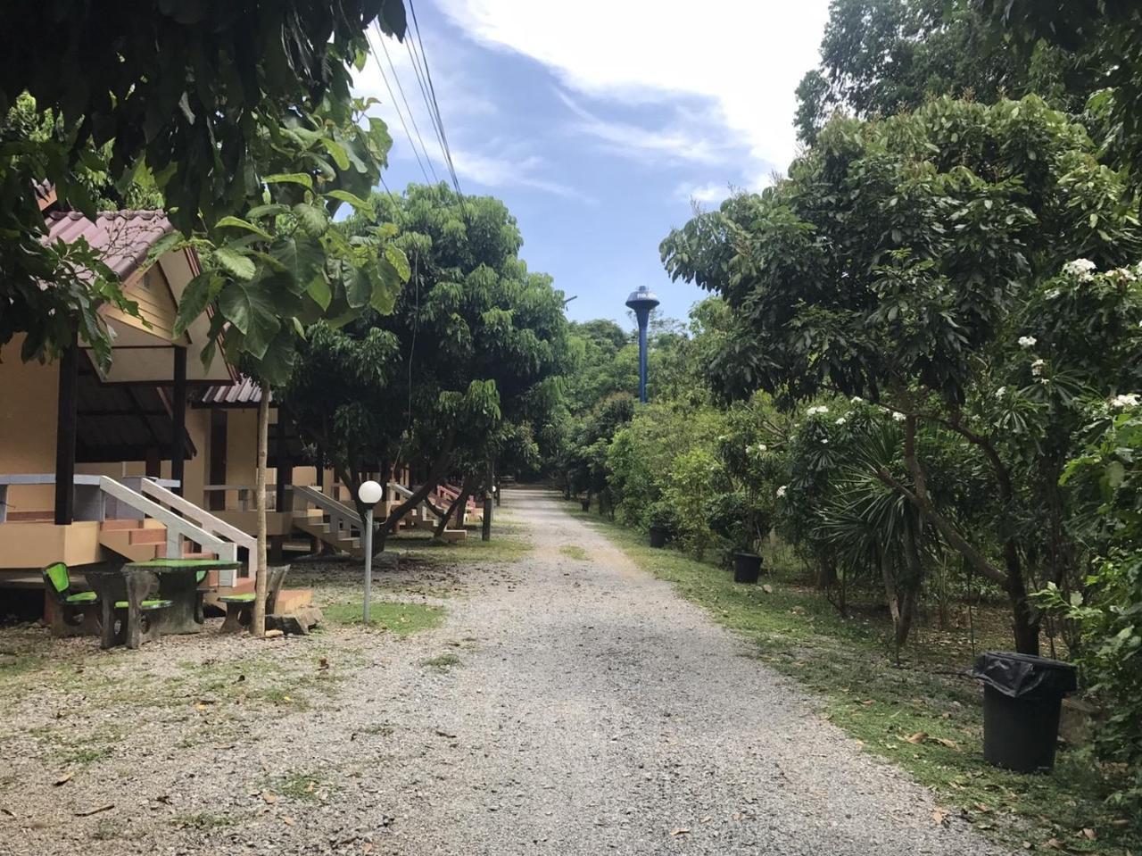 Villa Baan Rai Pu Fa Sattahip Exterior foto